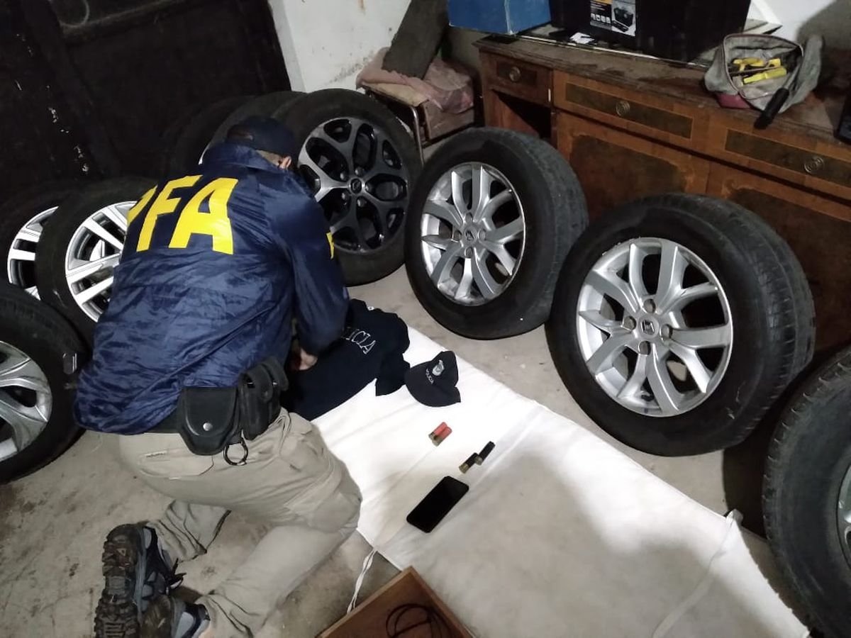 La organizaci&oacute;n delictiva detenida hab&iacute;a cometido al menos tres robos en horas de la tarde y la noche en Moreno.