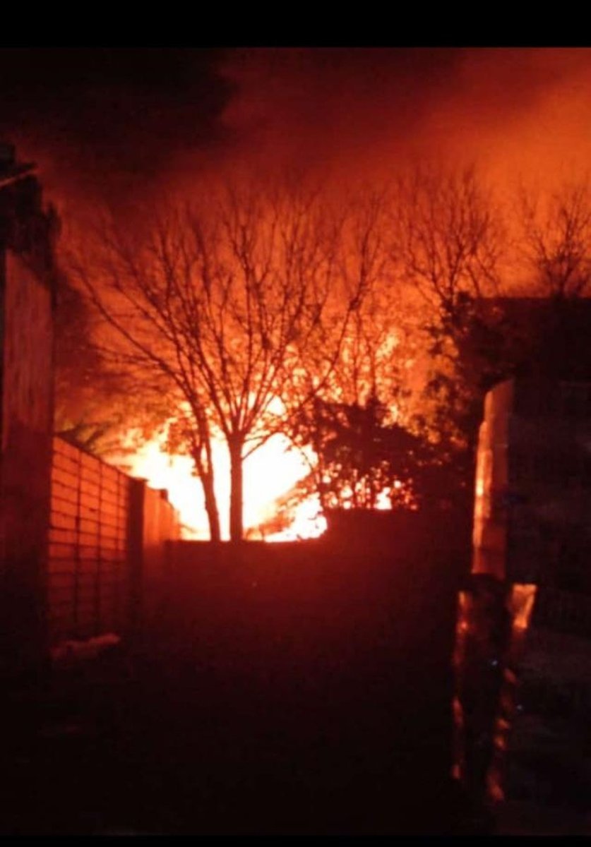 Voraz incendio en Mor&oacute;n. M&aacute;s de 20 dotaciones de Bomberos trabajaron m&aacute;s de 10 horas 