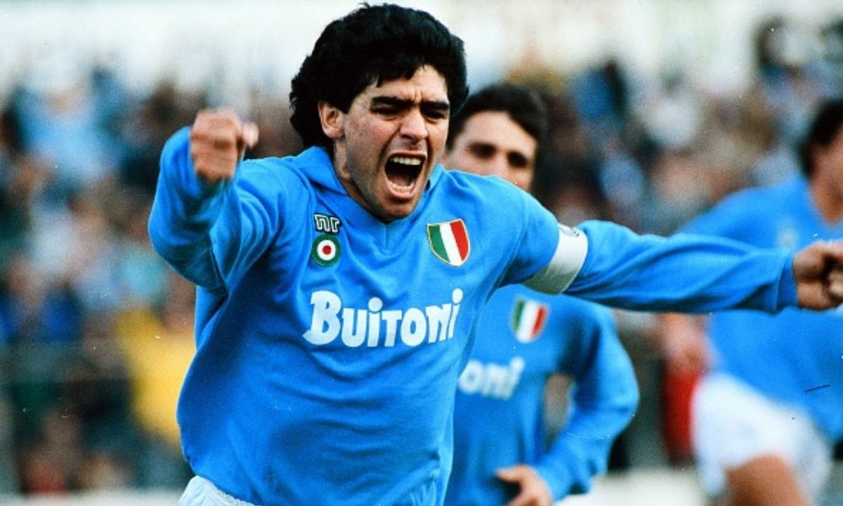 Diego Maradona festejando un gol con la camiseta del N&aacute;poli, Italia.&nbsp;
