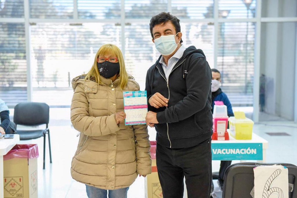 El Intendente de La Matanza, Fernando Espinoza, recorri&oacute; junto a representantes del equipo de salud del distrito, las instalaciones del vacunatorio ubicado en el nuevo Centro Universitario de la Innovaci&oacute;n en Gonz&aacute;lez Cat&aacute;n.