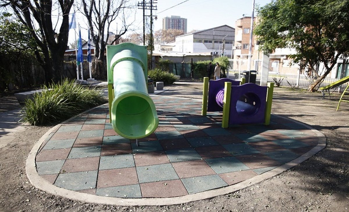 El municipio de Tres de Febrero inaugur&oacute; la plaza inclusiva Daniel Moreno, en la localidad de Caseros, partido de Tres de Febrero, para ni&ntilde;os con autismo.
