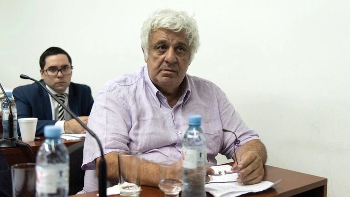 Alberto Samid fue condenado en 2019 por evasi&oacute;n fiscal y ayer lo escracharon en una parrilla de Ramos Mej&iacute;a