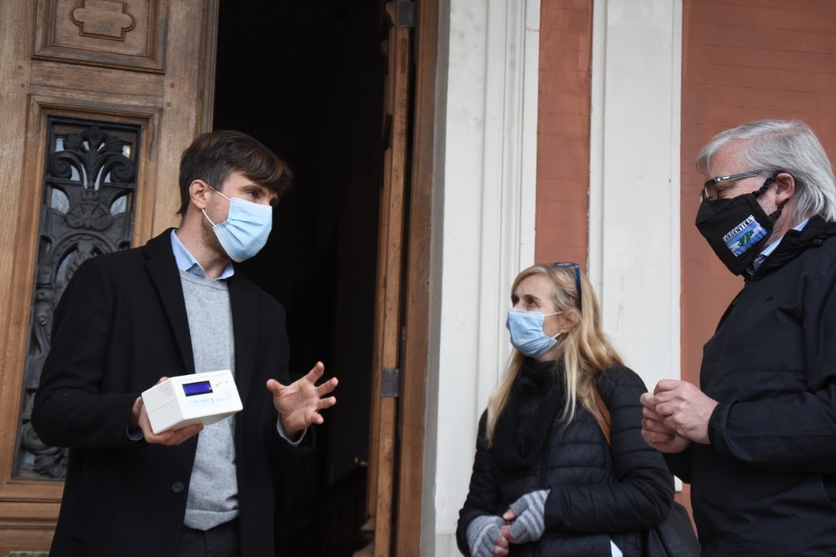 Se entregaron medidores en escuelas y gimnasios de Mor&oacute;n. Continuar&aacute;n en locales gastron&oacute;micos con el fin de brindar espacios seguros para los vecinos.&nbsp;