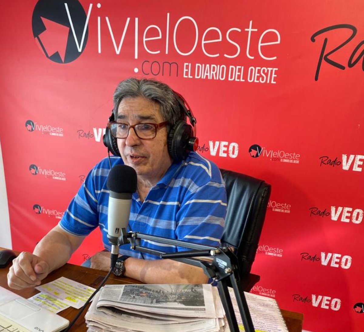 H&eacute;ctor Jose, conductor de VEO + por Radio VEO en la Zona Oeste de Buenos Aires, es adem&aacute;s docente, pionero de la radiofon&iacute;a en la Patagonia y escritor de art&iacute;culos period&iacute;sticos, cr&iacute;ticas de cine y compositor.