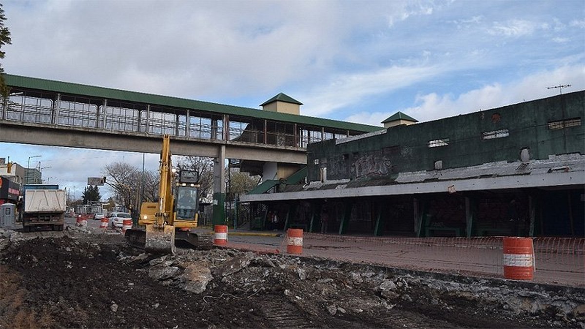 La obra de Trenes Argentinos implica la demolici&oacute;n del antiguo and&eacute;n de la estaci&oacute;n de trenes en Ituzaing&oacute;.