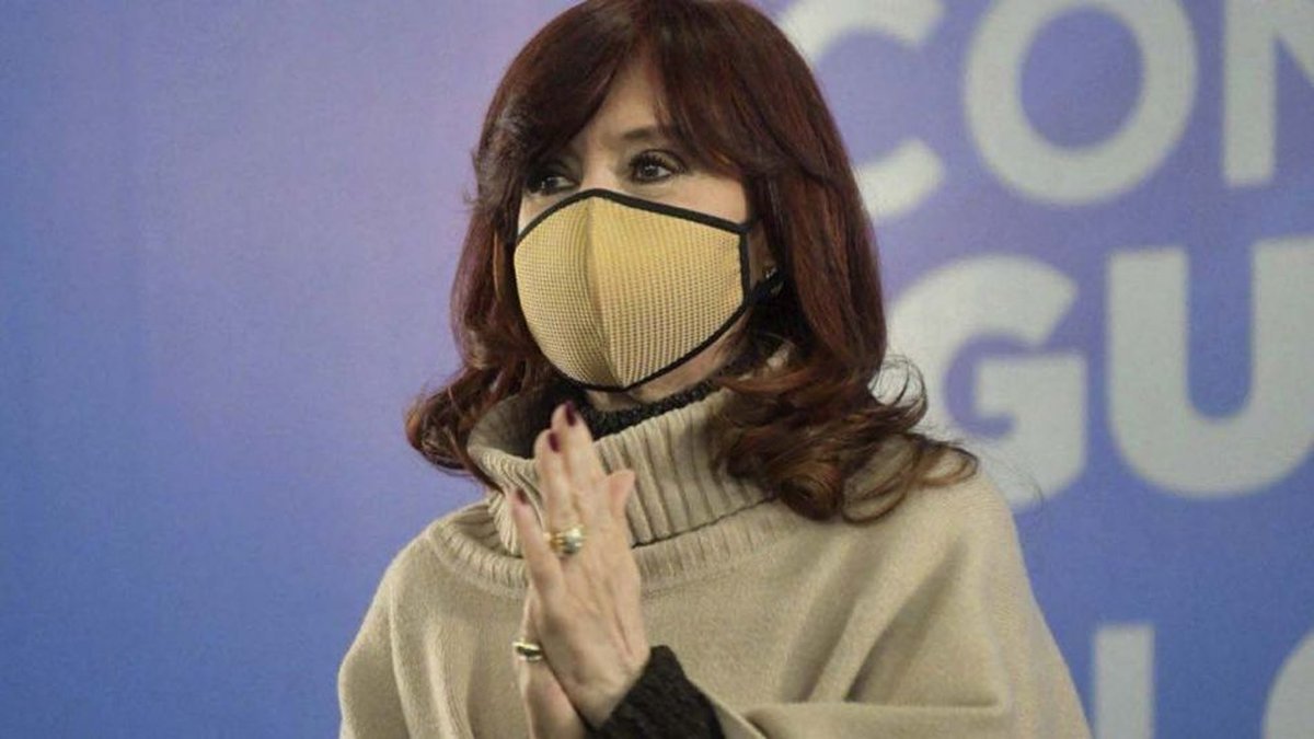 La ex presidenta Cristina Fern&aacute;ndez destac&oacute; el gran presente del trapero L-Gante, quien, seg&uacute;n dijo, grab&oacute; uno de sus temas m&aacute;s exitosos con una computadora entregada por el Gobierno nacional.