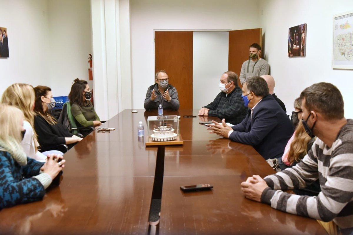Diego Valenzuela recibi&oacute; a los vecinos por el tema del Aeropuerto de El Palomar