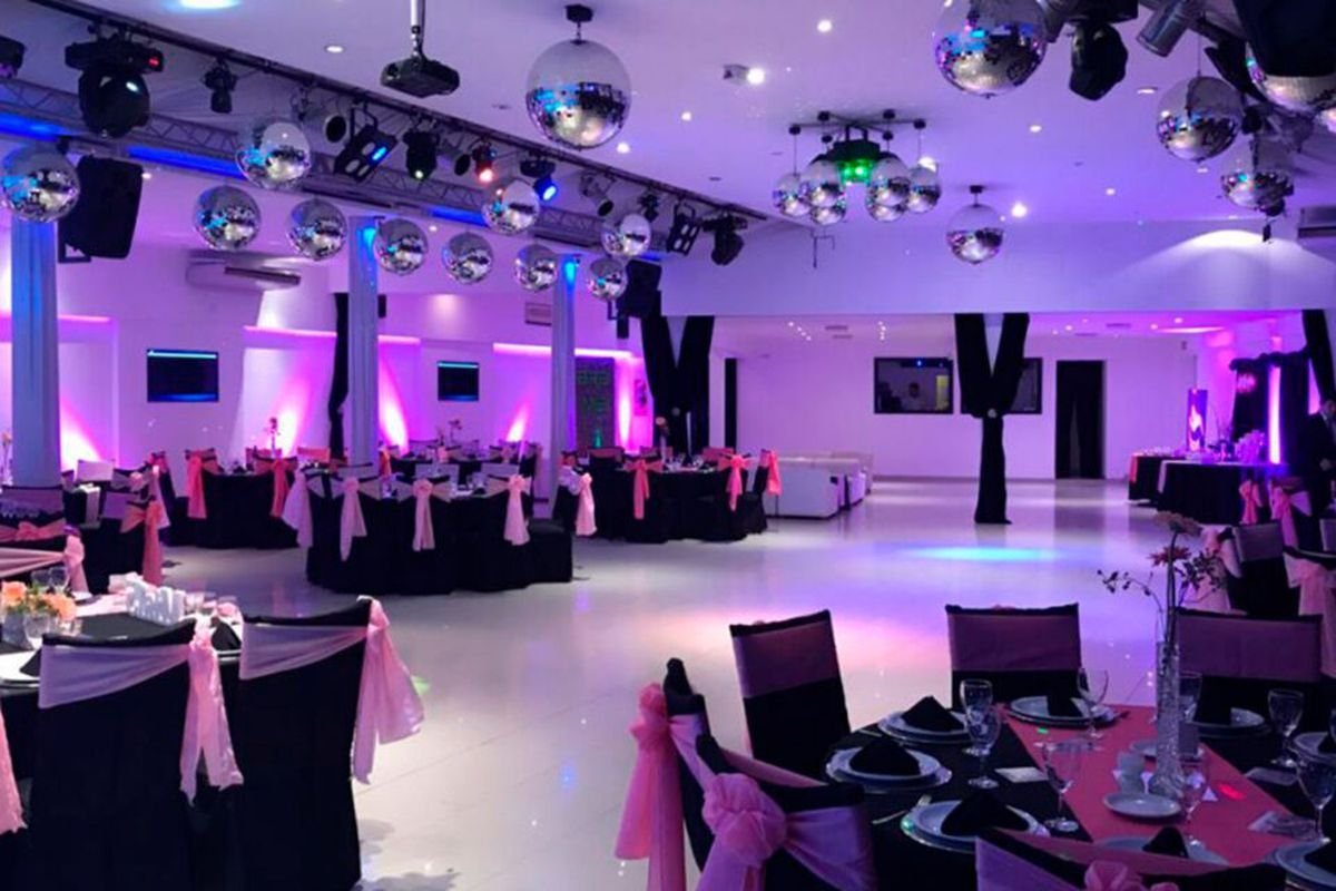 En la Fase 4 anunciada por Kicillof siguen las restricciones para Salones de Fiestas y discotecas