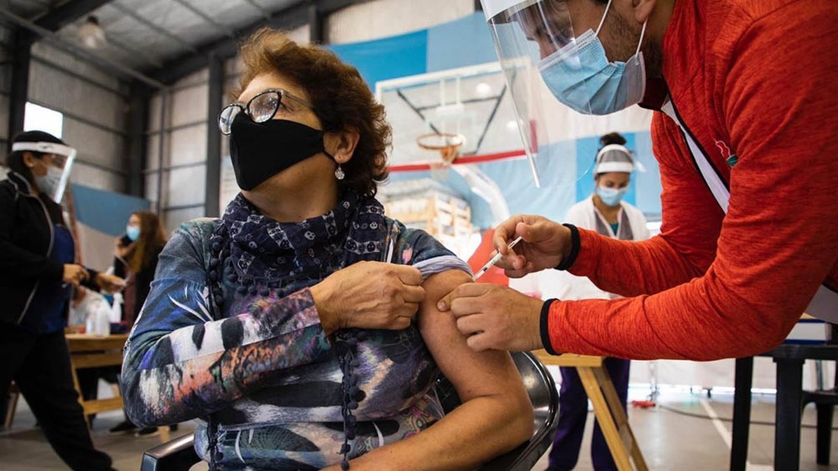 Un estudio realizado en Sri Lanka determin&oacute; que las vacunas china Sinopharm son eficaces contra la variante Delta del coronavirus y generan una alta respuesta de anticuerpos en la gran mayor&iacute;a de pacientes.