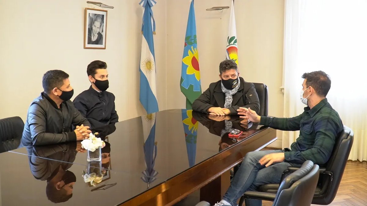 El Intendente de Merlo, Gustavo Men&eacute;ndez, recibi&oacute; a Lucas Guzm&aacute;z antes del viaje a Tokio.