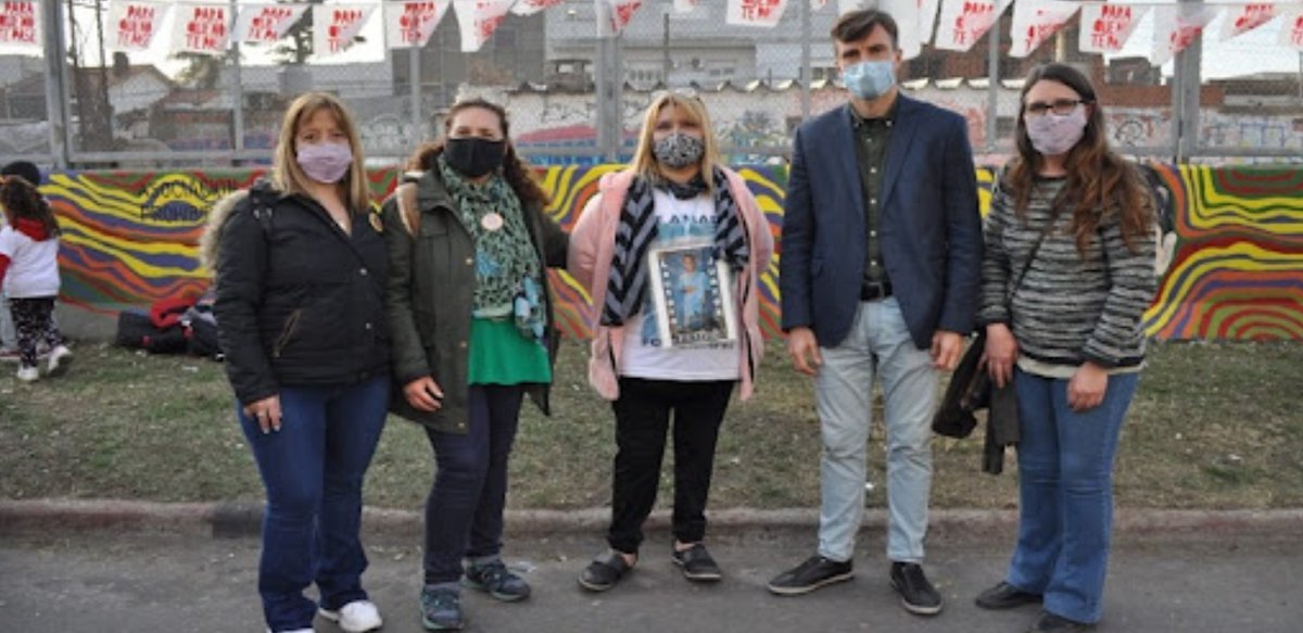 Recordaron a Lautaro Ju&aacute;rez y Jos&eacute; Manuel Lastra, v&iacute;ctimas de una picada en Haedo en 2015, con un mural en las inmediaciones de la estaci&oacute;n del Tren Sarmiento.