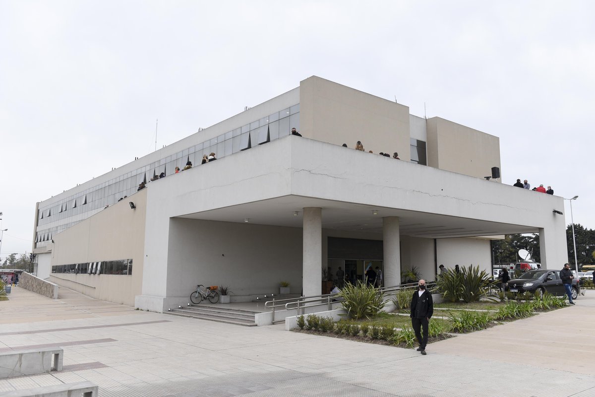 El intendente de La Matanza, Fernando Espinoza, recorri&oacute; junto a autoridades de salud del distrito, las instalaciones del Centro Universitario de la Innovaci&oacute;n (CUDI) en Gonz&aacute;lez Cat&aacute;n, donde funciona uno de los 30 centros de vacunaci&oacute;n contra el Covid-19 designados en el municipio.