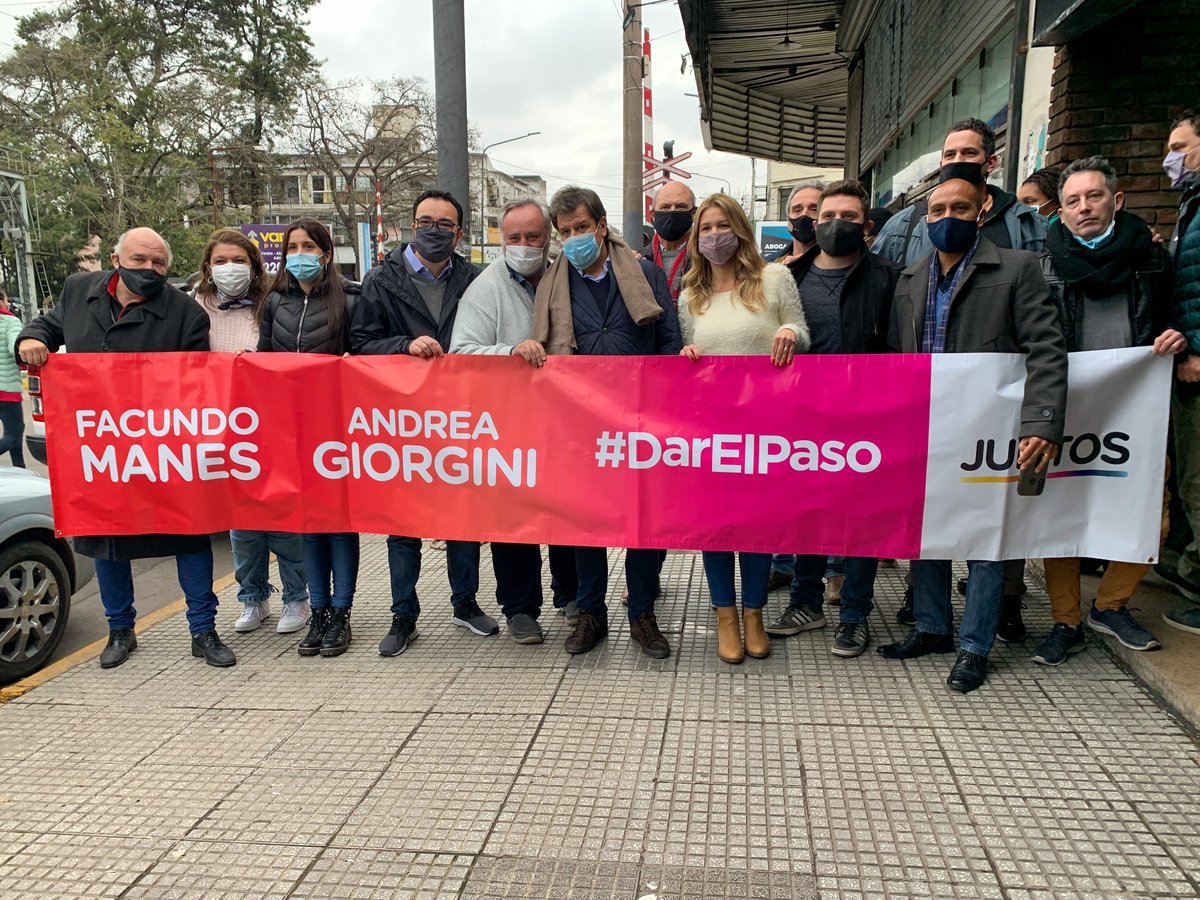 El precandidatado a diputado por la provincia de Buenos Aires, Facundo Manes, y el precandidato a senador visitaron Hurlingham para dar su apoyo a la candidatura de la concejal Andrea Giorgini.