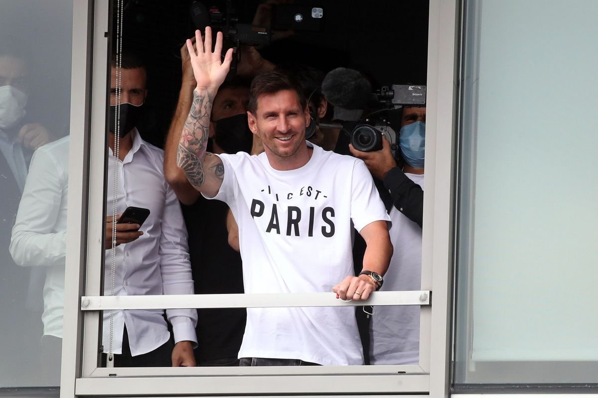 Lionel Messi y su llegada al PSG: "Esto es Par&iacute;s" dec&iacute;a su remera