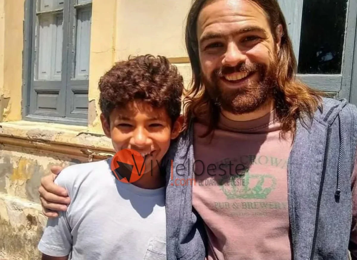 Merlo: conocé al joven actor que protagoniza el Reino | Viví el Oeste ...