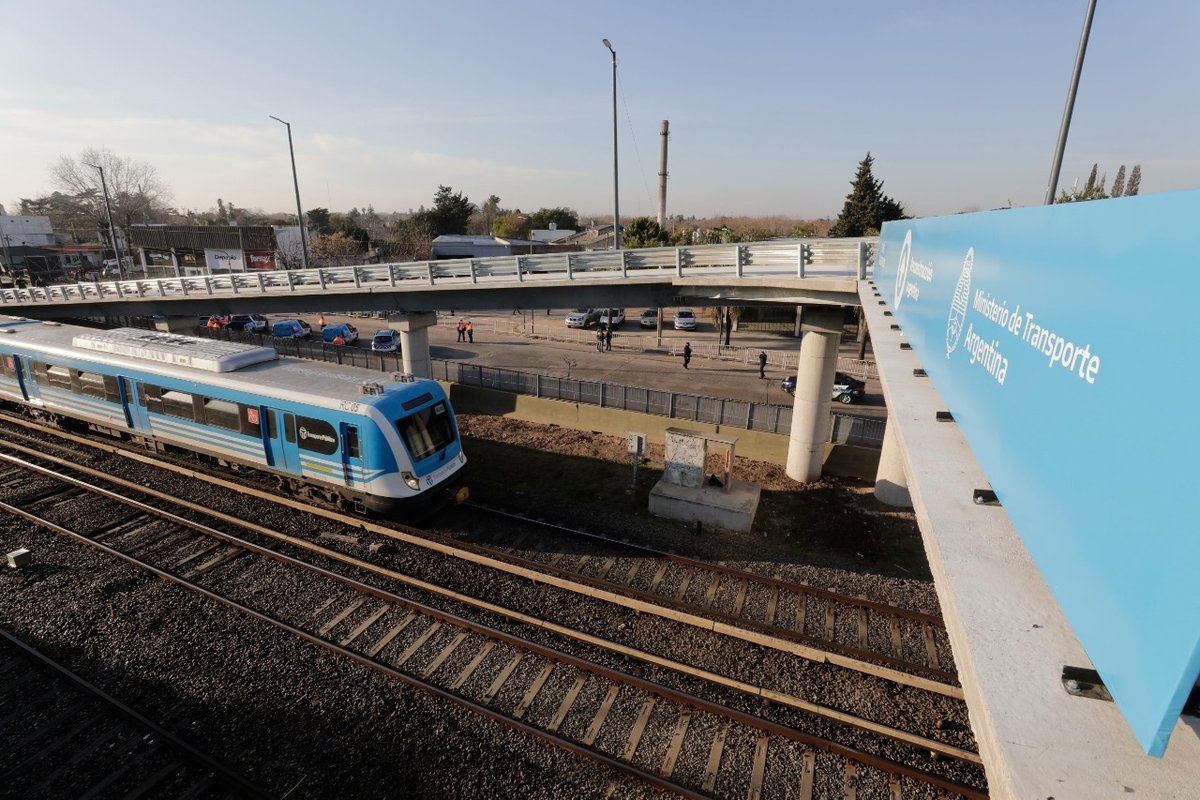 Desde el Ministerio de Transporte confirmaron el acuerdo para la realizaci&oacute;n de dos nuevos puentes sobre las v&iacute;as del Tren Sarmiento.
