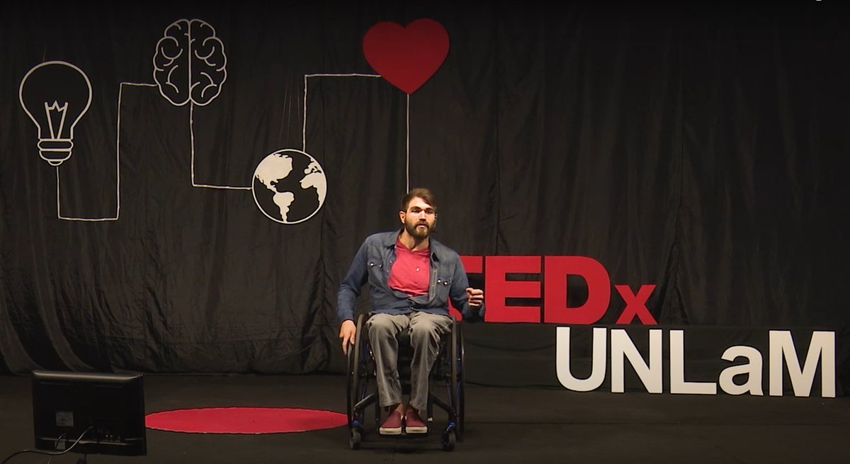 Copola como orador de una charla TEDx UNLaM