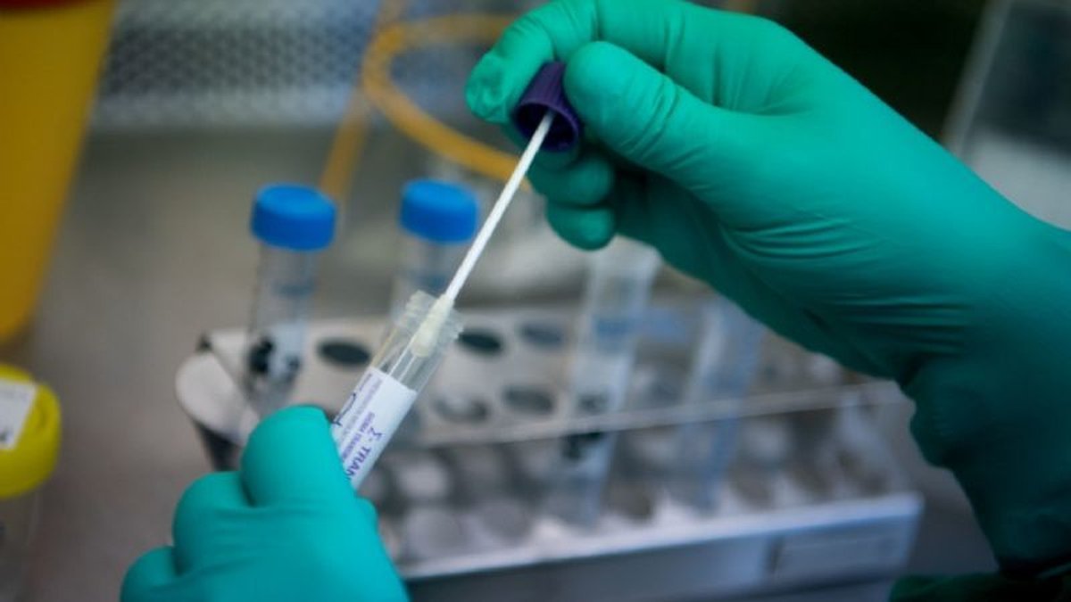 Por la vacunaci&oacute;n, Argentina registra un descenso constante del n&uacute;mero de casos por la pandemia desde hace 12 semanas.