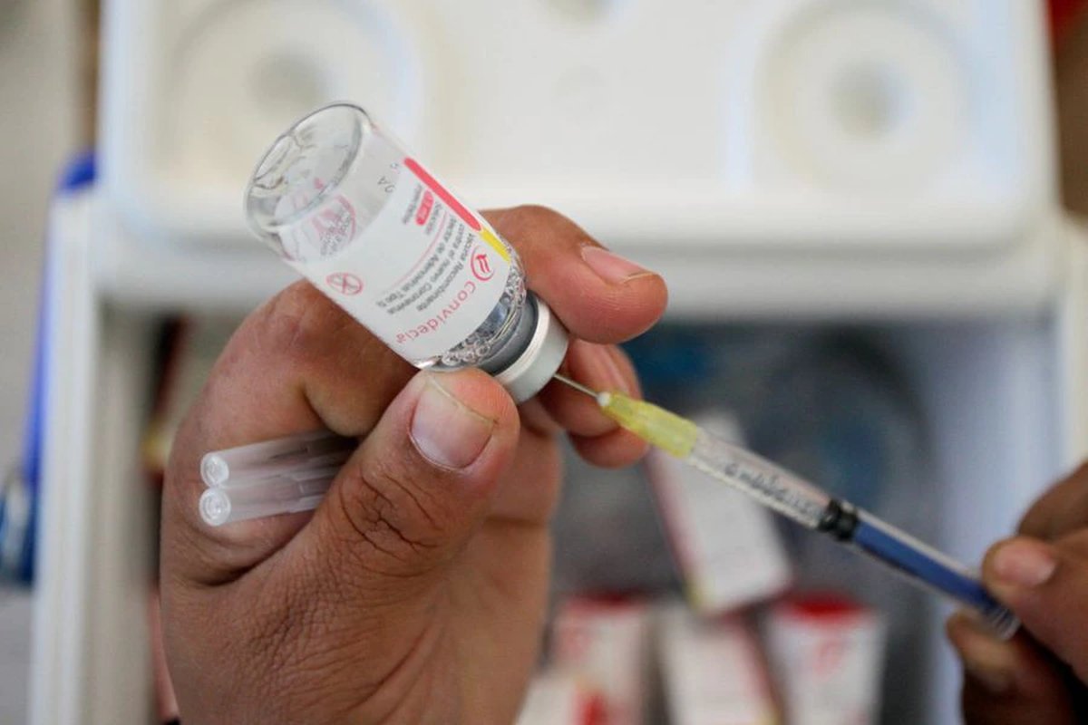 Llegar&aacute;n al aeropuerto Internacional de Ezeiza 200 mil vacunas del laboratorio CanSino.