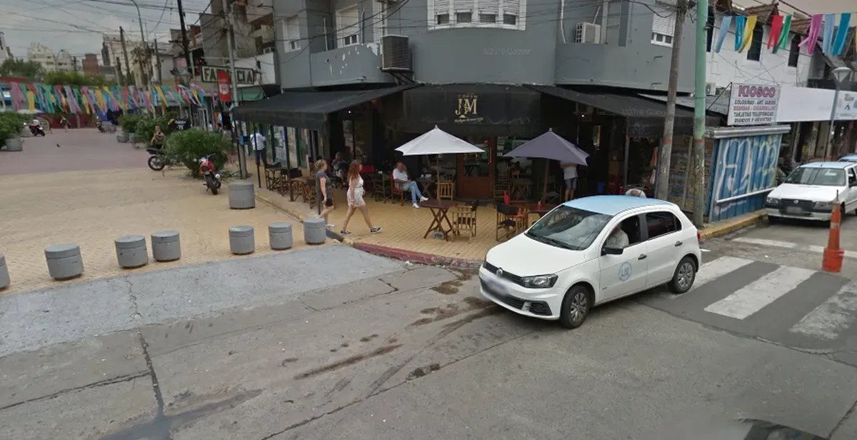 El paseo de la Calle Timb&uacute;es en Castelar