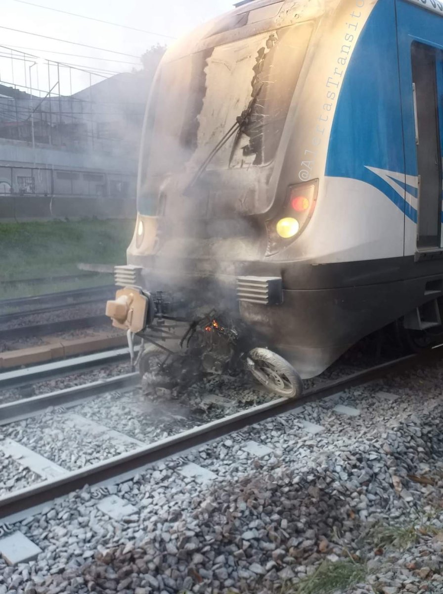 Un motociclista perdi&oacute; la vida luego cruzar la barrera y ser embestido por el tren Sarmiento a la altura de Haedo.