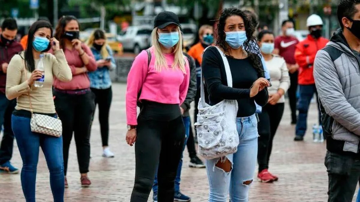 Tras 550 d&iacute;as de pandemia, el barbijo deja de ser obligatorio al aire libre.