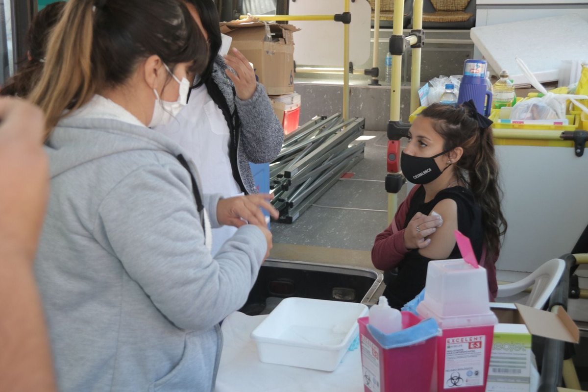 El "Vacunate M&oacute;vil" lleg&oacute; al Municipio de Mor&oacute;n, donde se llev&oacute; adelante un operativo de vacunaci&oacute;n &ldquo;casa por casa&rdquo;.