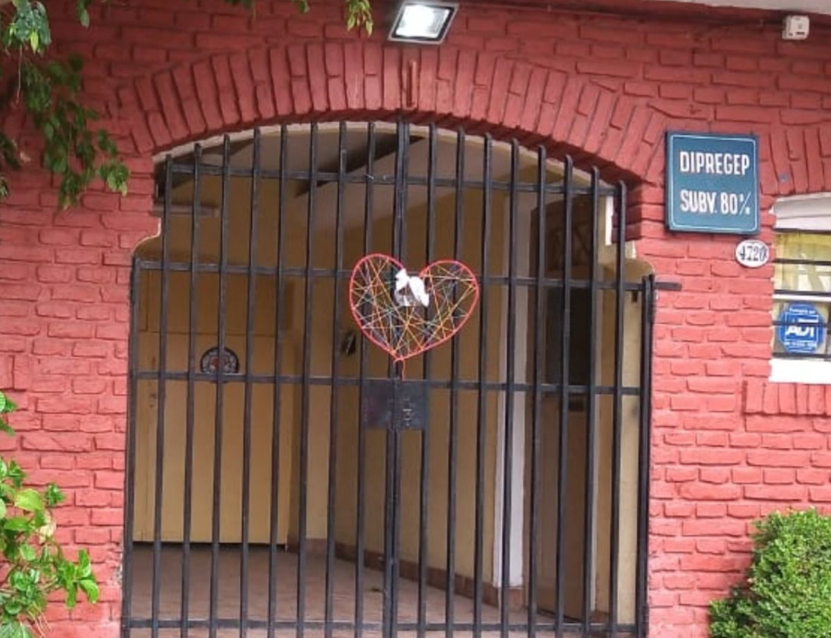 Un hombre fue detenido en Caseros tras haber golpeado salvajemente a otro. El conflicto habr&iacute;a comenzado a partir de una discusi&oacute;n en el grupo de WhatsApp.