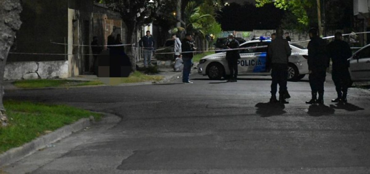 Un polic&iacute;a de la Ciudad de Buenos Aires fue asesinado el domingo por la noche en Hurlingham, por al menos cuatro delincuentes .