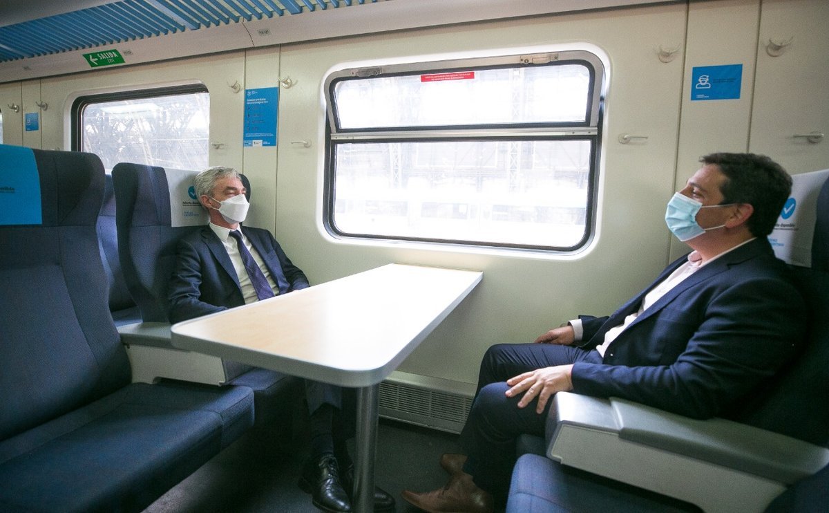 Dentro de los trenes se pide respetar los protocolos por la pandemia