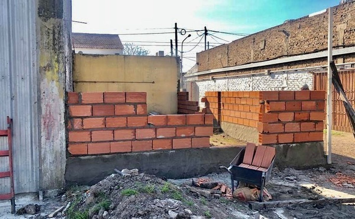 Las obras en el cuartel de Villa Trujui buscan generar m&aacute;s comodidad a los Bomberos de Moreno