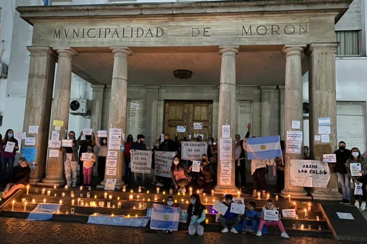 Las vigilias de los Padres Organizados por la vuelta de la presencialidad en las escuelas.