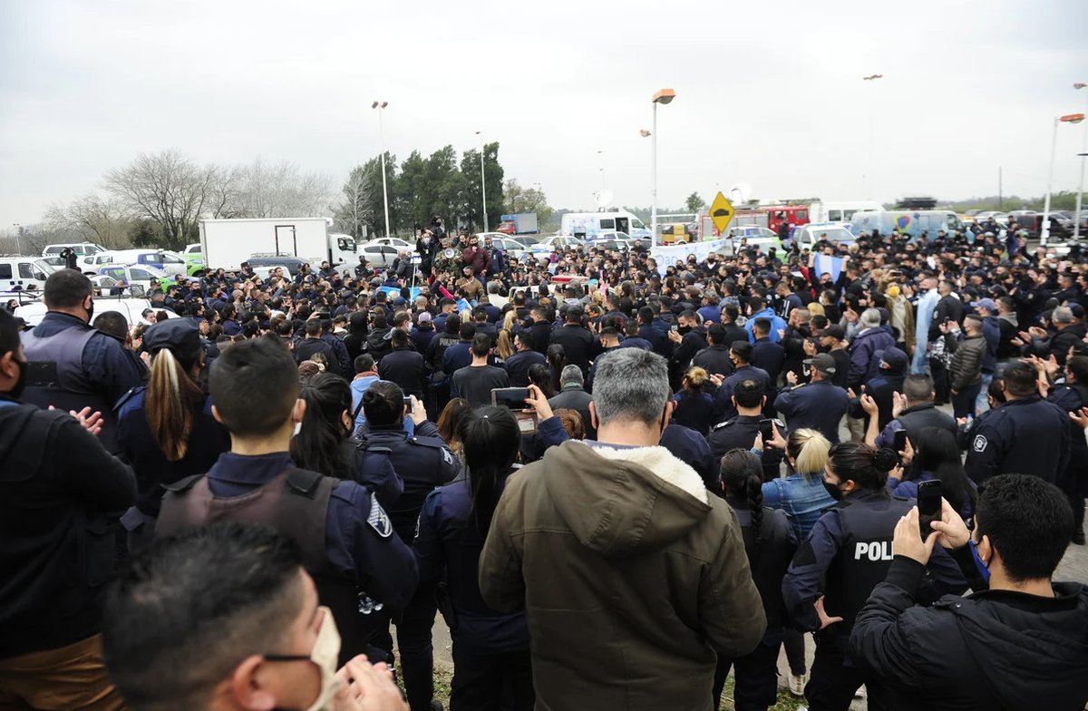 Protesta de polic&iacute;as en la Provincia. Convocaron a un paro para este viernes 15 de octubre.