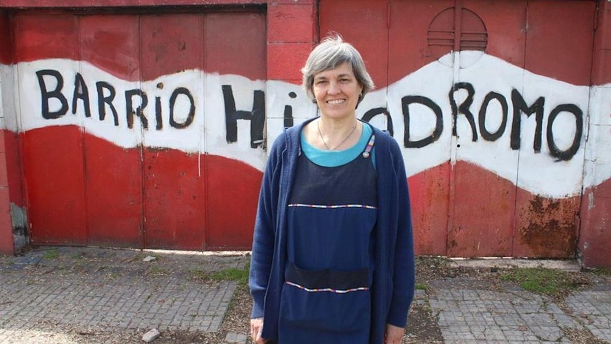 Ana Mar&iacute;a trabaja en la escuela del barrio Hip&oacute;dromo de La Plata, Provincia de Buenos Aires