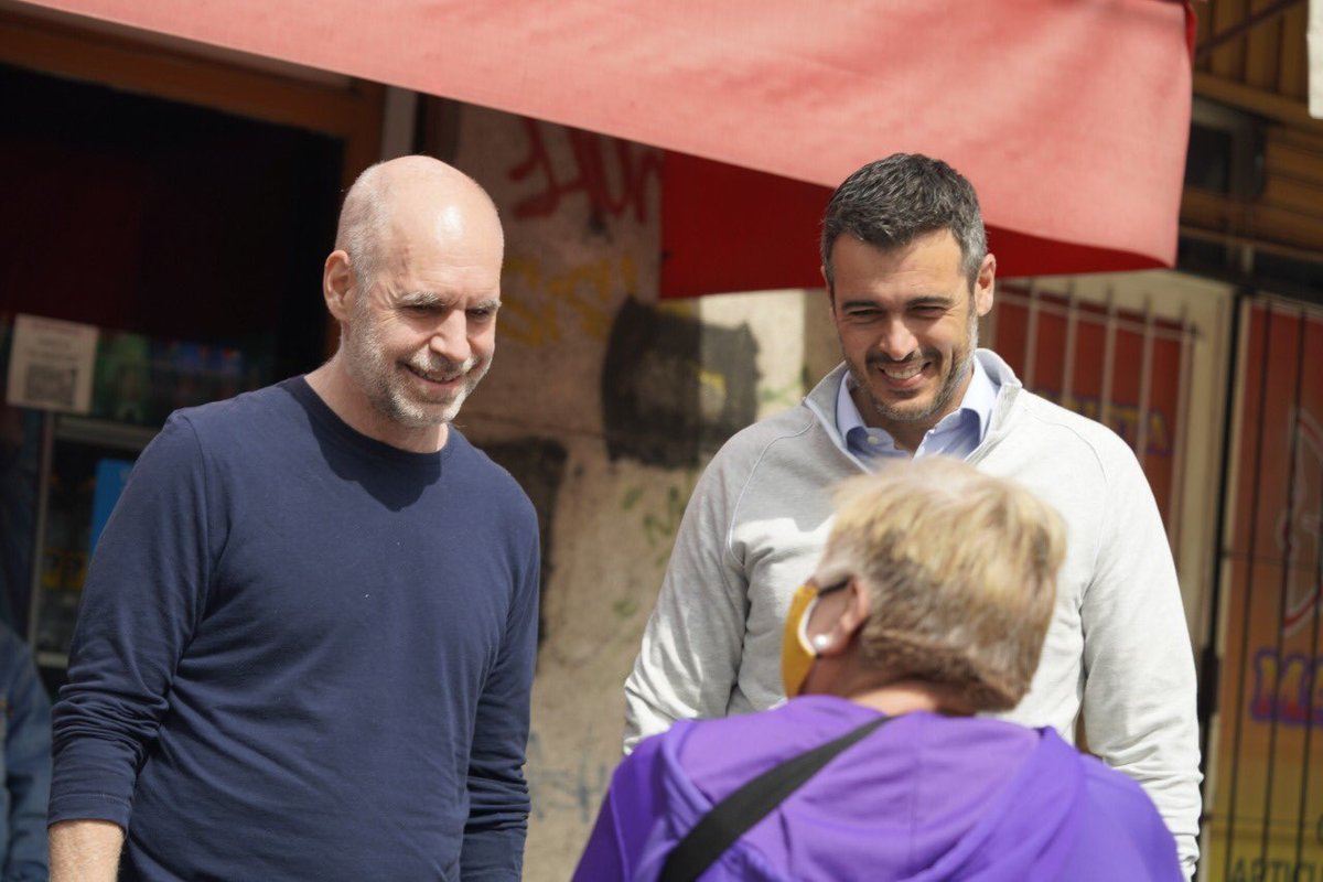 El Candidato a primer concejal por el Bloque Juntos en Ituzaing&oacute; y presidente del Pro en el distrito, Gast&oacute;n Di Castelnuovo, junto a Horacio Rodr&iacute;guez Larreta.