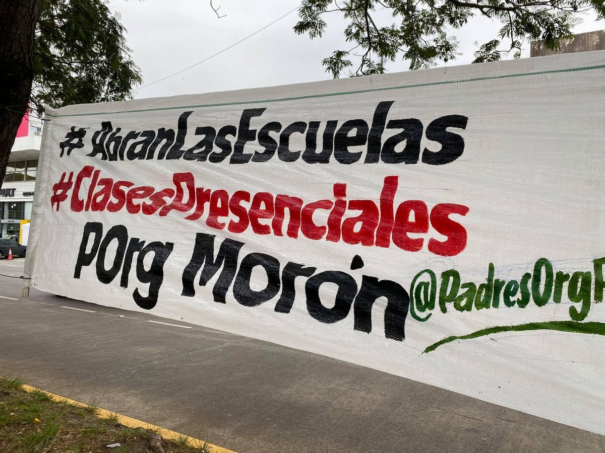 Los Padres Organizados de Mor&oacute;n y su reclamo para no perder m&aacute;s d&iacute;as de clases