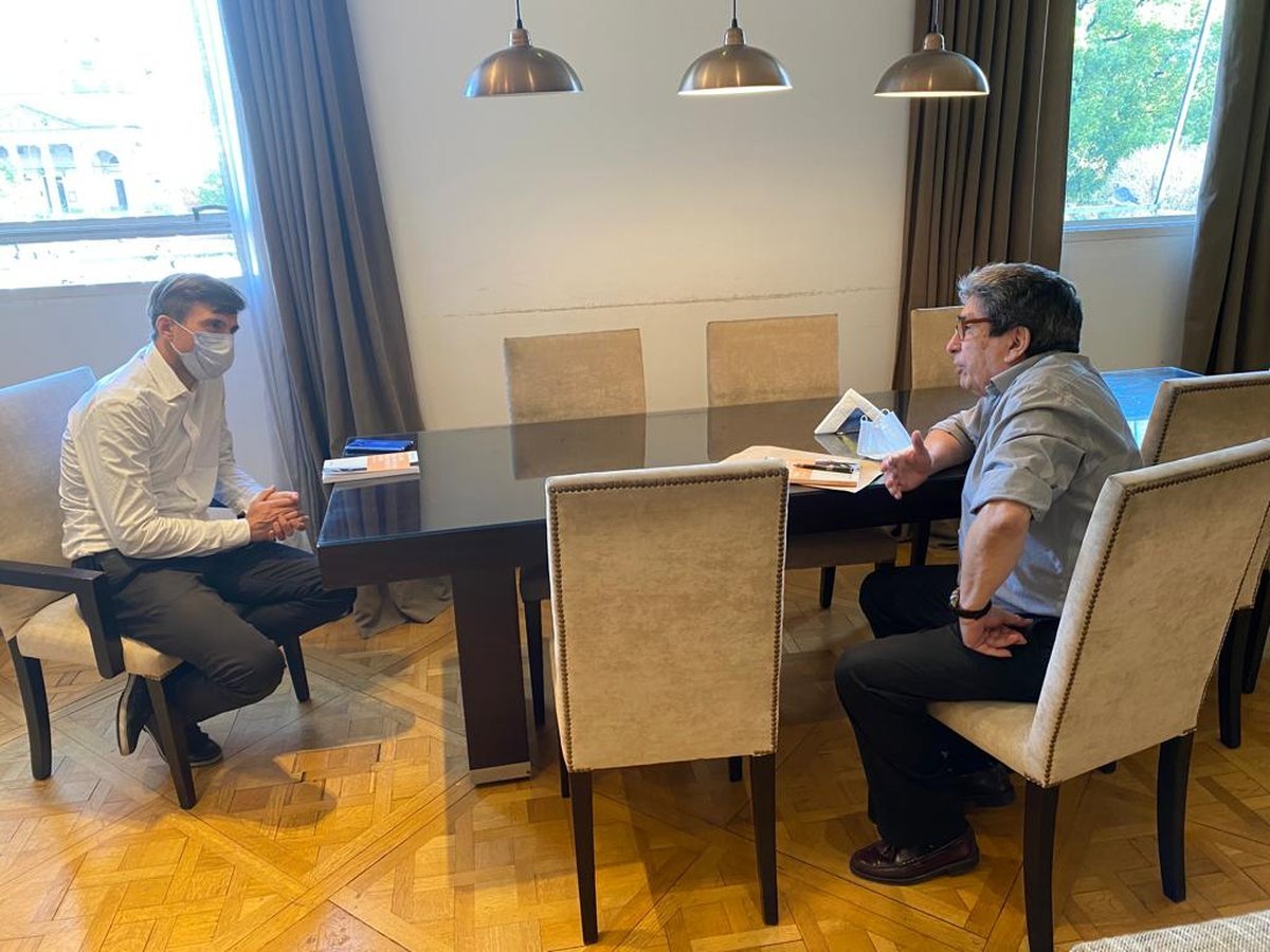 Lucas Ghi recibi&oacute; al escritor y vecino de Mor&oacute;n, H&eacute;ctor Jose.