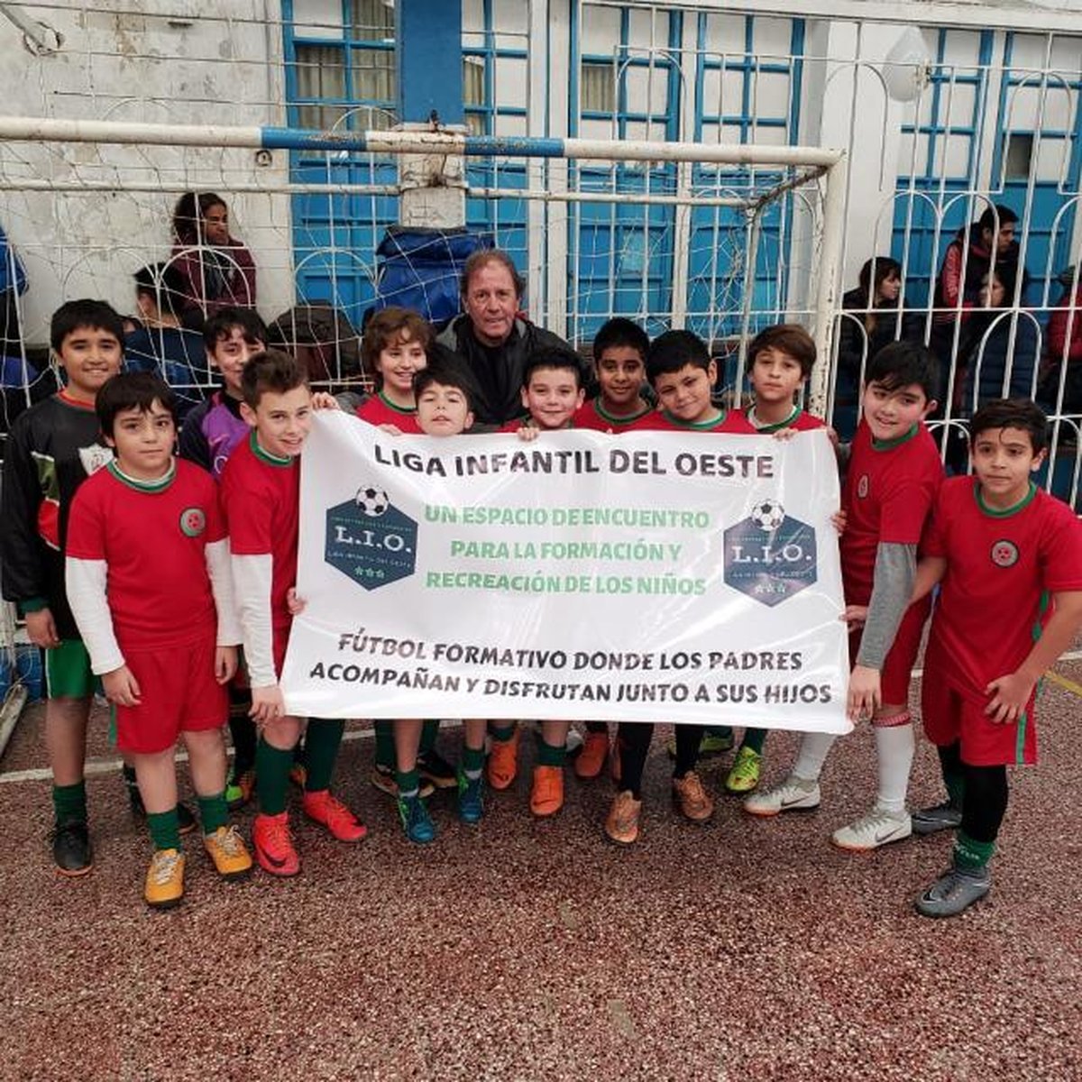 El equipo de f&uacute;tbol del Club el retiro de Hurlingham que participa de la liga