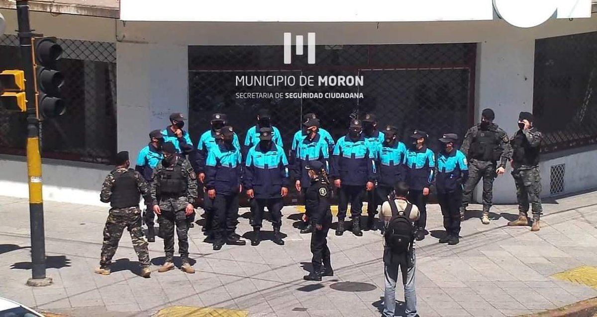 Tres grupos de 12 cadetes de polic&iacute;a cada uno para los centros comerciales de Haedo, Mor&oacute;n y Castelar