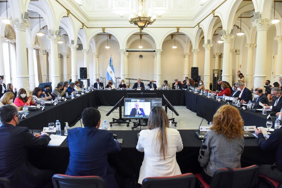 La reuni&oacute;n que presidi&oacute; el ministro de Educaci&oacute;n de la Naci&oacute;n, Jaime Perczyc, fue presencial. Las clases en las escuelas comenzar&aacute;n el 2 de marzo de 2022.