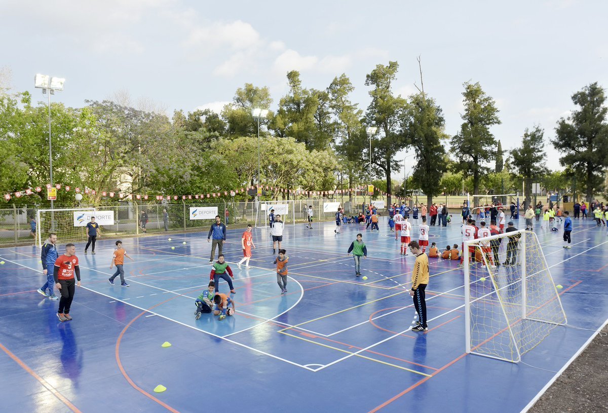 El Polideportivo de Castelar es un punto de referencia para que los vecinos hagan deporte