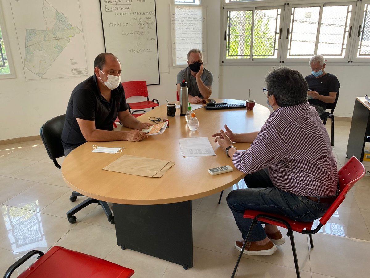 Encuentro entre Mart&iacute;n Latorraca y H&eacute;ctor Jose en Mor&oacute;n.