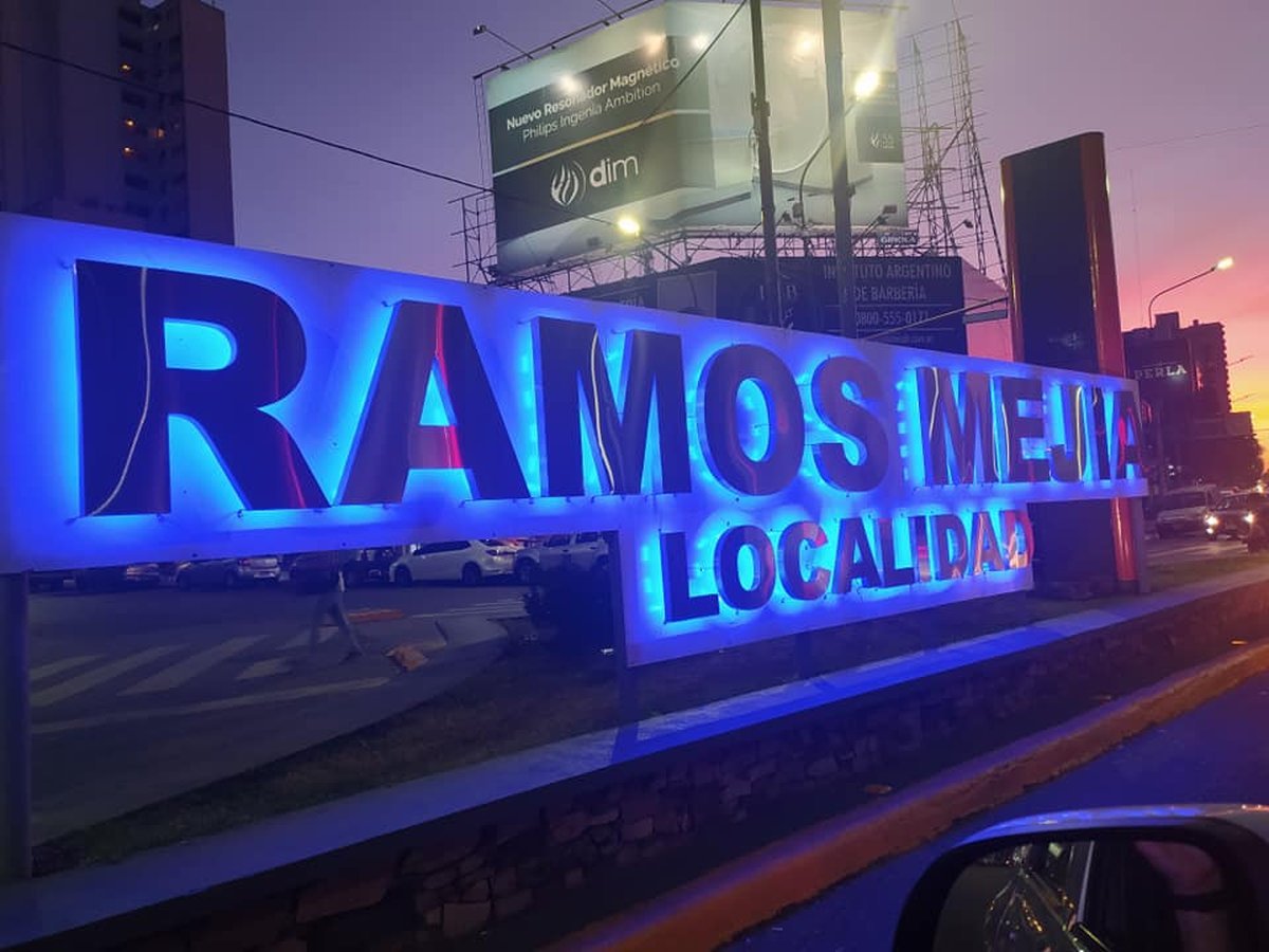 El cartel de Ramos Mej&iacute;a que gener&oacute; una pol&eacute;mica entre los vecinos en las redes