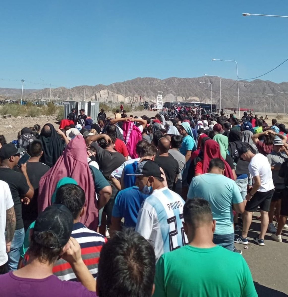 F&uacute;tbol: Grandes files para conseguir una entrada en San Juan