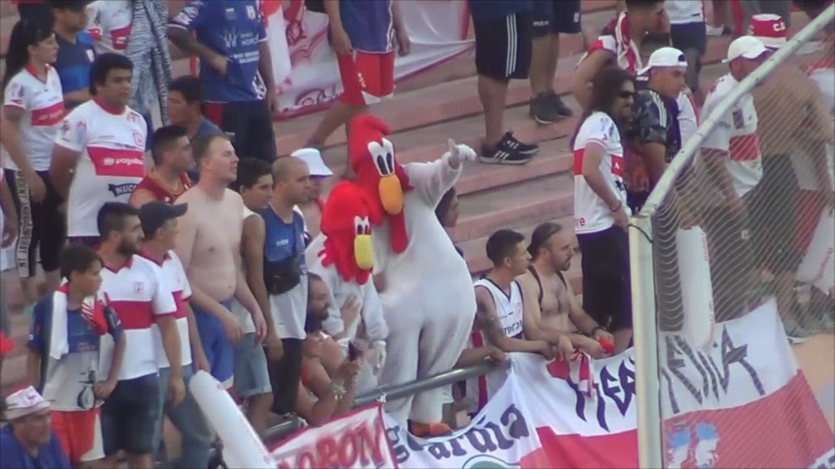 El club Deportivo Mor&oacute;n toma al gallo como su simbolo
