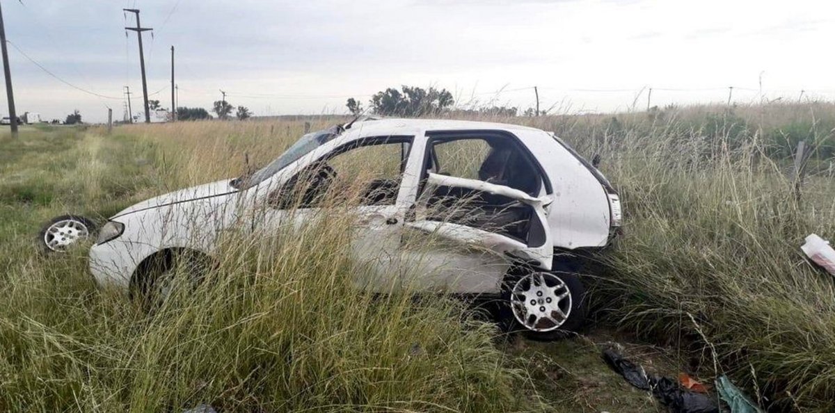 El conductor habr&iacute;a perdido el control del auto en la Ruta 2, sentido a Buenos Aires.