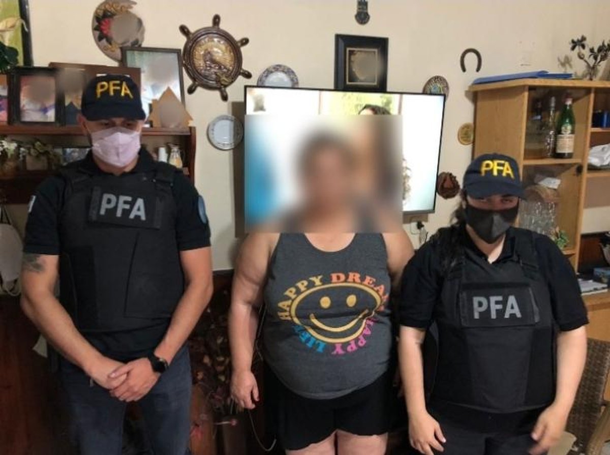 La mujer falsificaba documentos de propiedad de inmuebles para cobrar dinero. Fue detenida por la Polic&iacute;a Federal.