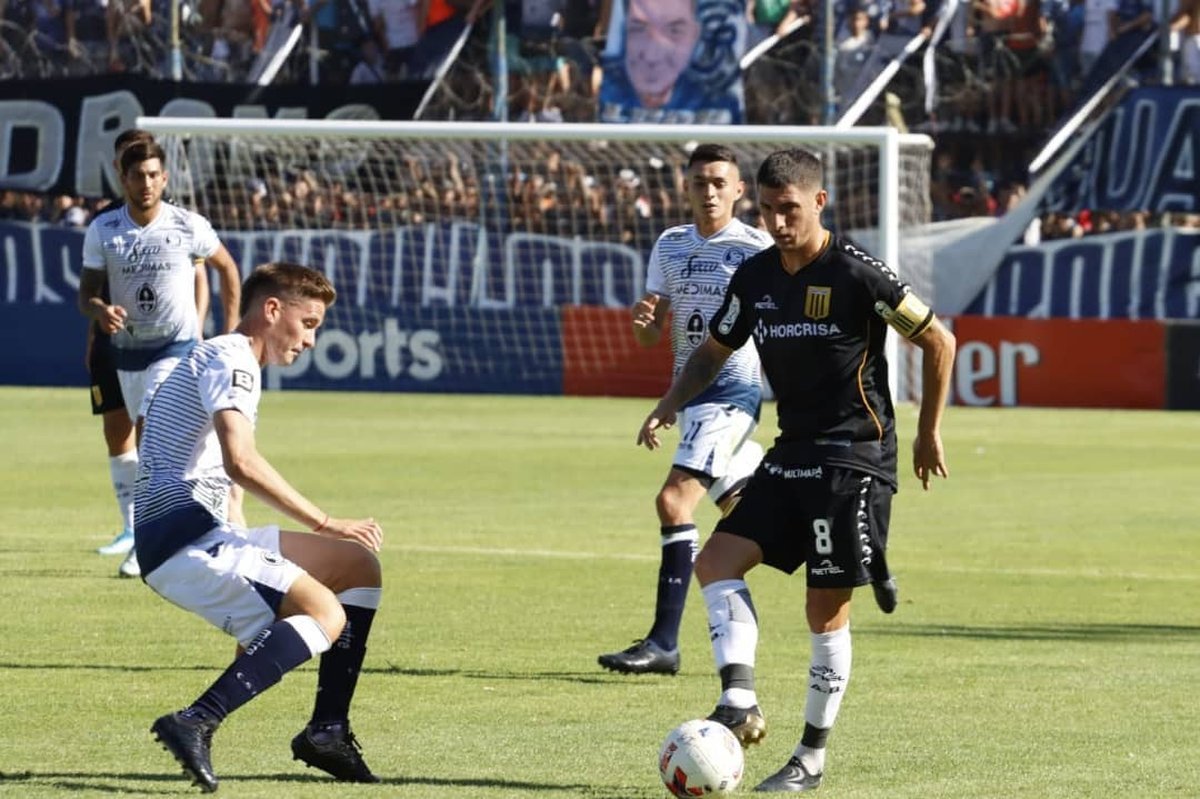 El Gur&iacute; Garc&iacute;a capit&aacute;n y figura en Almirante Brown