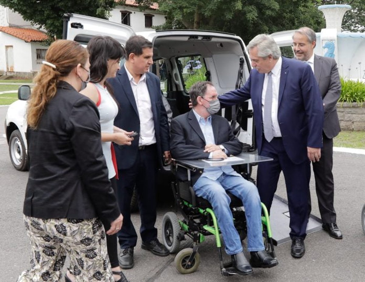 Los autos adaptados ser&aacute;n fabricados por el Grupo Stellantis, en su planta ubicada en El Palomar.