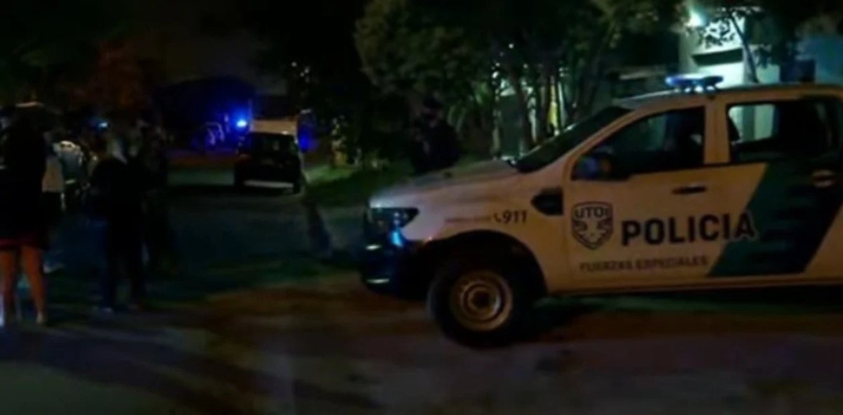 Locura en Merlo este jueves por la noche. Polic&iacute;as abatieron a un hombre que hab&iacute;a cometido el crimen de su vecino.